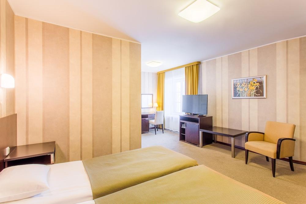 Hestia Hotel Maestro Old Town Tallinn Bagian luar foto