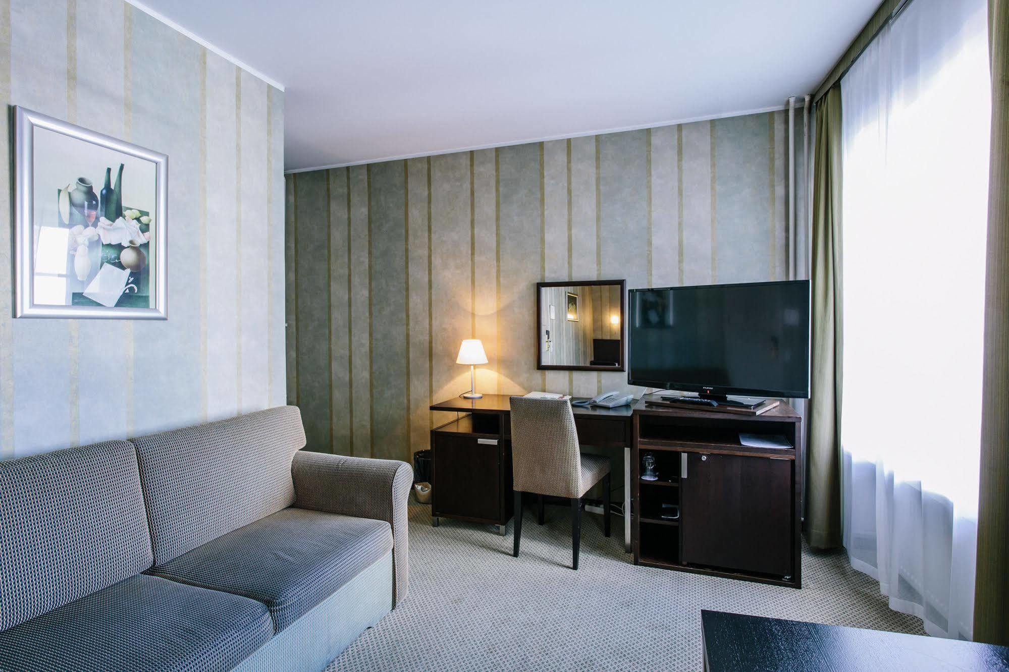 Hestia Hotel Maestro Old Town Tallinn Bagian luar foto