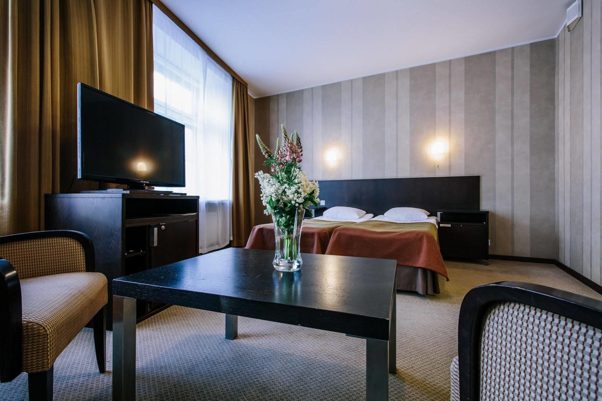 Hestia Hotel Maestro Old Town Tallinn Bagian luar foto