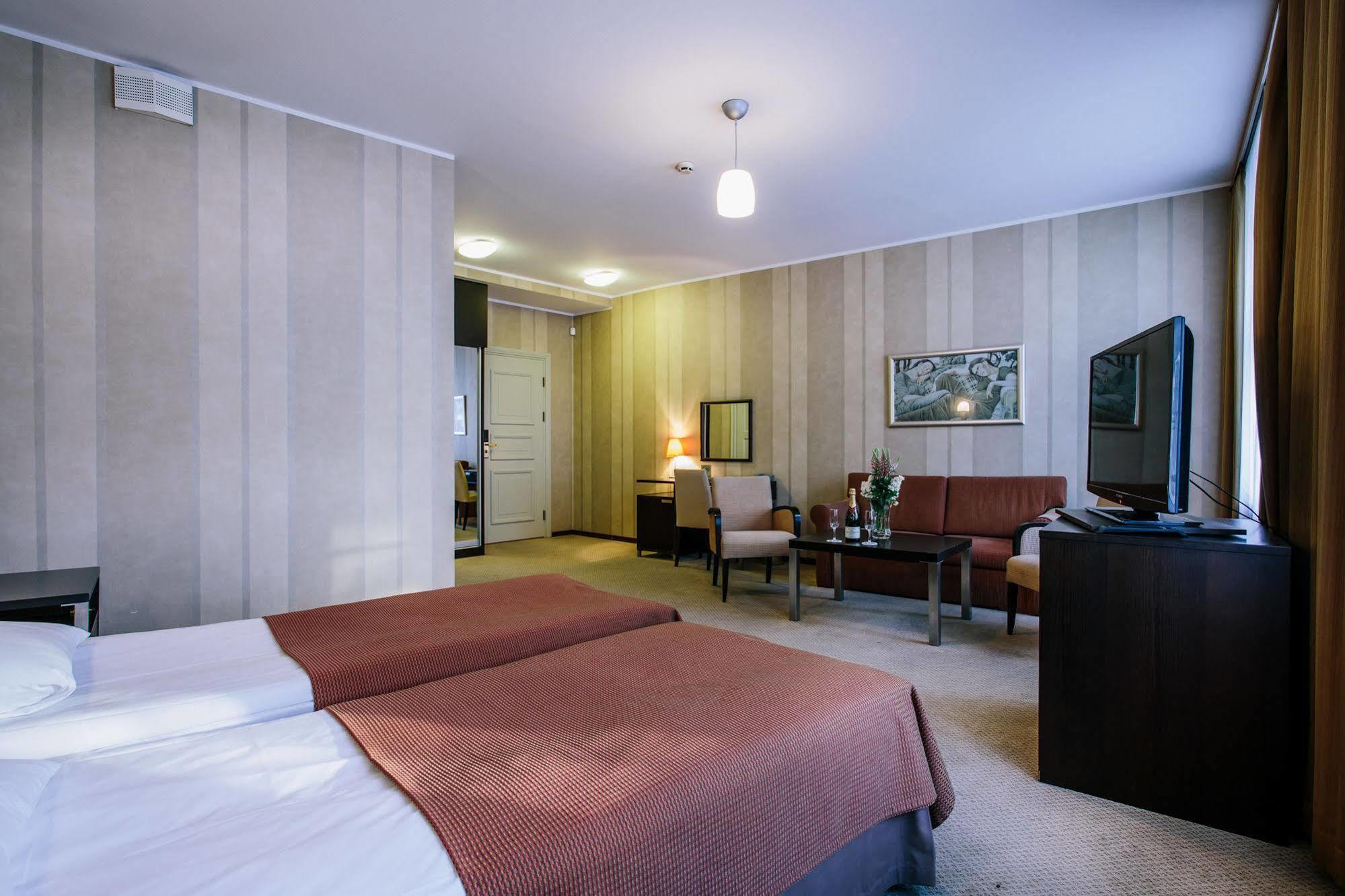 Hestia Hotel Maestro Old Town Tallinn Bagian luar foto