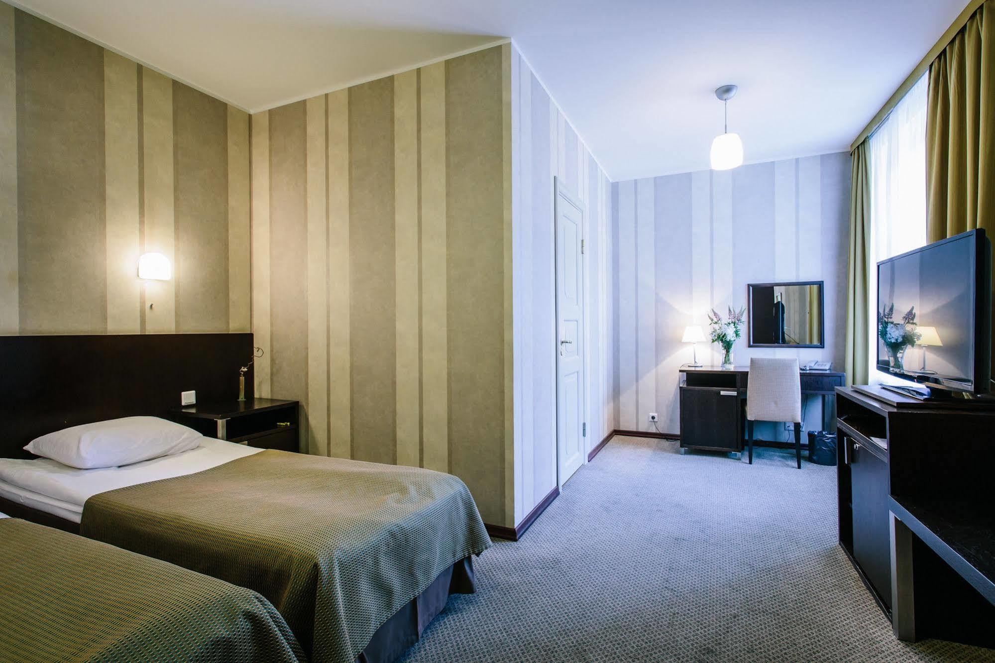 Hestia Hotel Maestro Old Town Tallinn Bagian luar foto