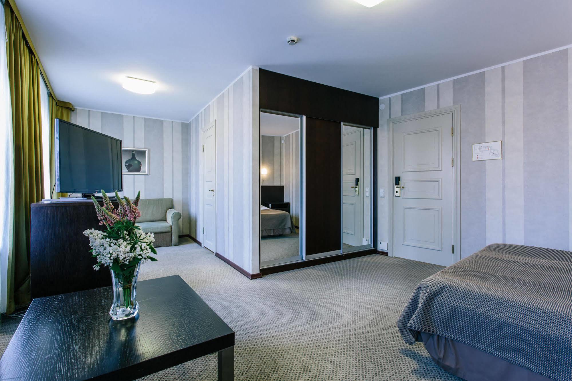 Hestia Hotel Maestro Old Town Tallinn Bagian luar foto