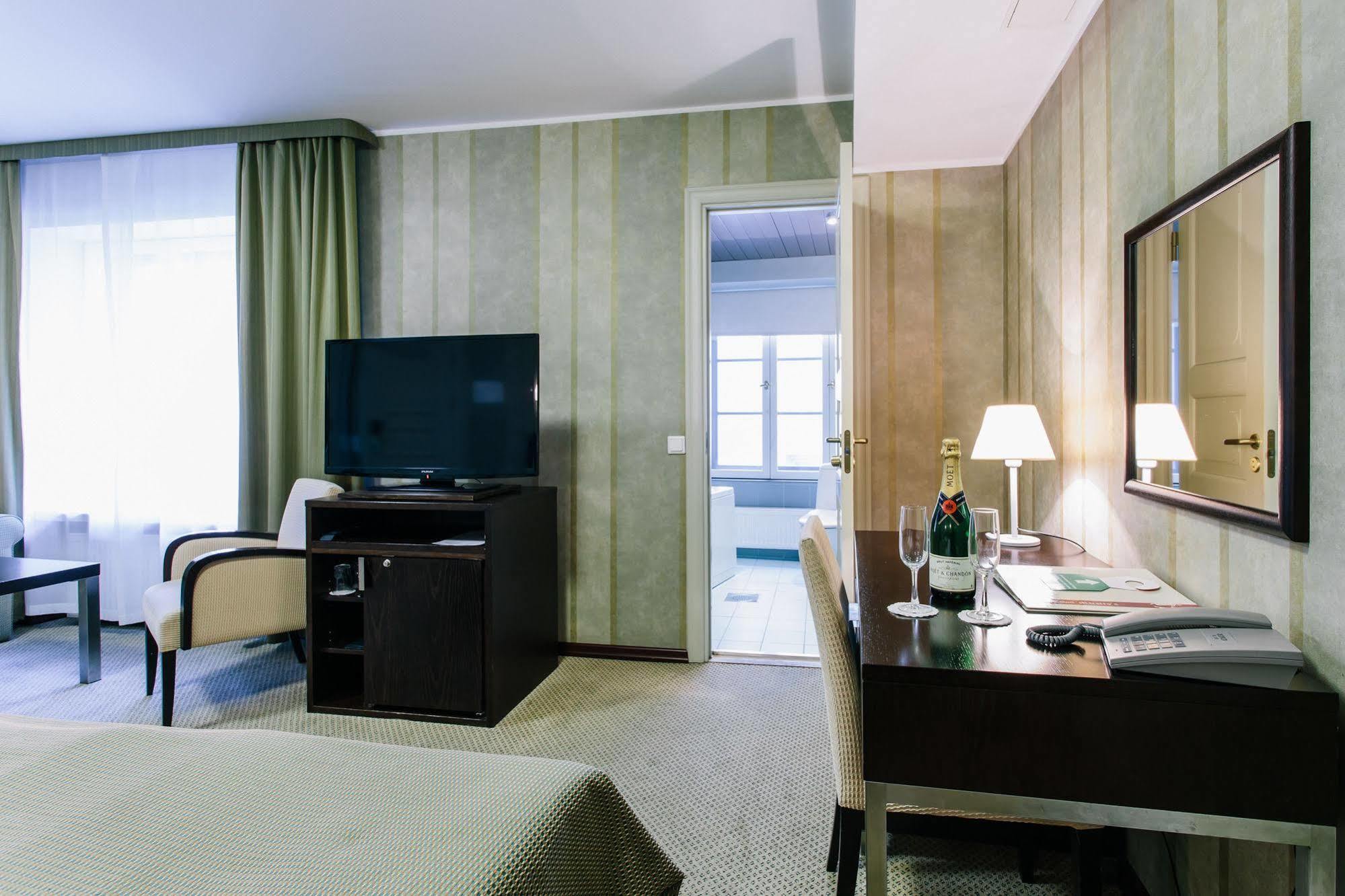 Hestia Hotel Maestro Old Town Tallinn Bagian luar foto